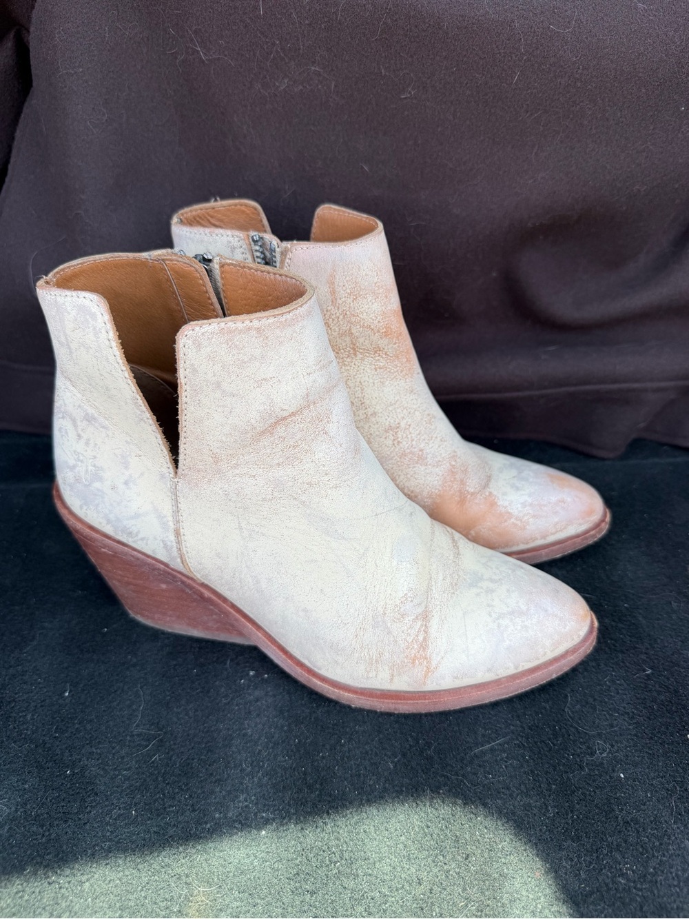 FRYE Serena cutout Women's Cream distressed Ankle Boots